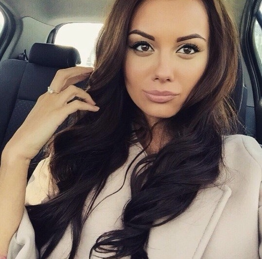 Обладаю нежностью и опытом, которые позволят нам погрузиться в мир удовольствия и страсти. В моих объятиях ты почувствуешь истинное наслаждение. Мои услуги разнообразны: от классического секса до ролевых игр и экспериментов в постели. Я знаю, как доставить тебе незабываемые эмоции и экстаз. У меня великолепные отзывы и фото, которые подтверждают мою красоту и таланты. Жду встречи с тобой в Москве для незабываемых моментов удовольствия. 💋🔥 Оксана